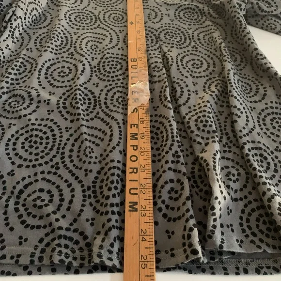 Gray Patterned Long Sleeve Top - Picture 7 of 10
